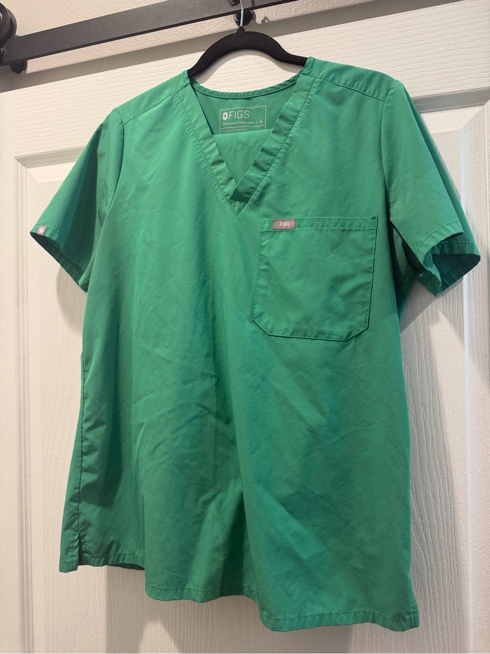 FIGS Womens Kelly Green V-Neck Scrub Top